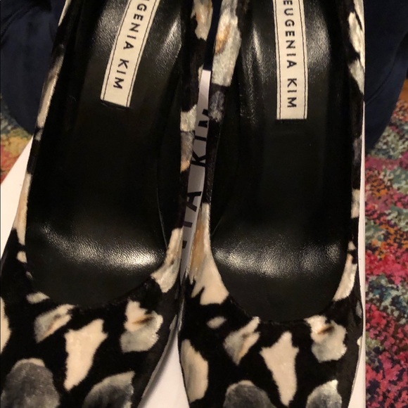 Brand new Velvet printed Eugenia Kim high heels - Picture 3 of 4